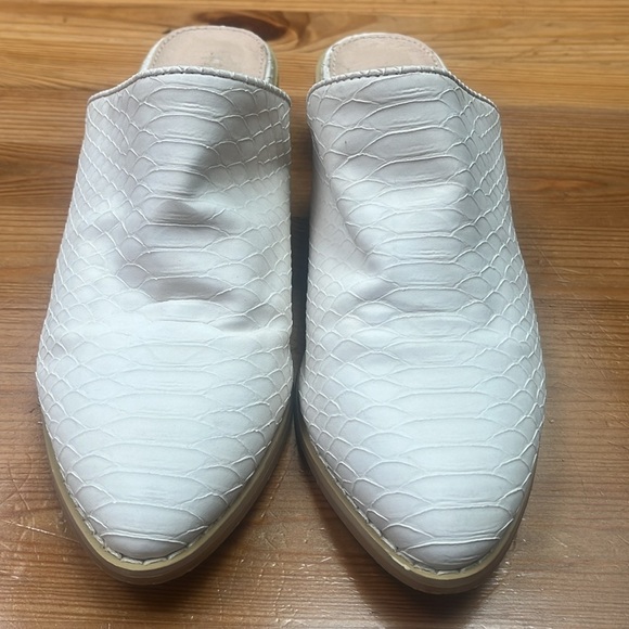 MI.IM Size 8.5 Luxe Snake Womens Mules cream Off White - Picture 2 of 11